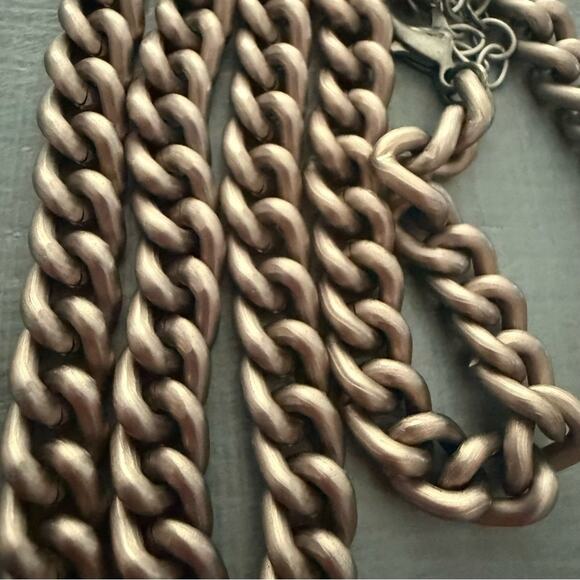 Sabika Long Chainlink Necklace Winter 2021 - Picture 8 of 8